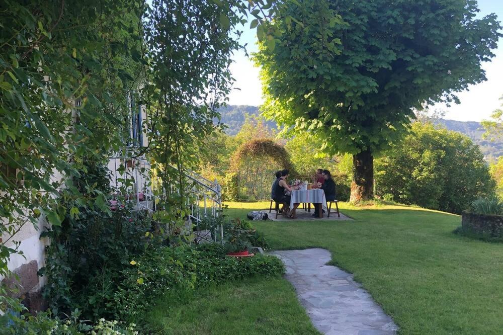 Le Figarelou Panzió Thiézac Kültér fotó